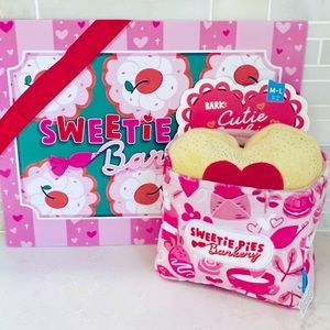 NWT Bark Box Cutie Cookie Sweetie Pies Large Dog Toy